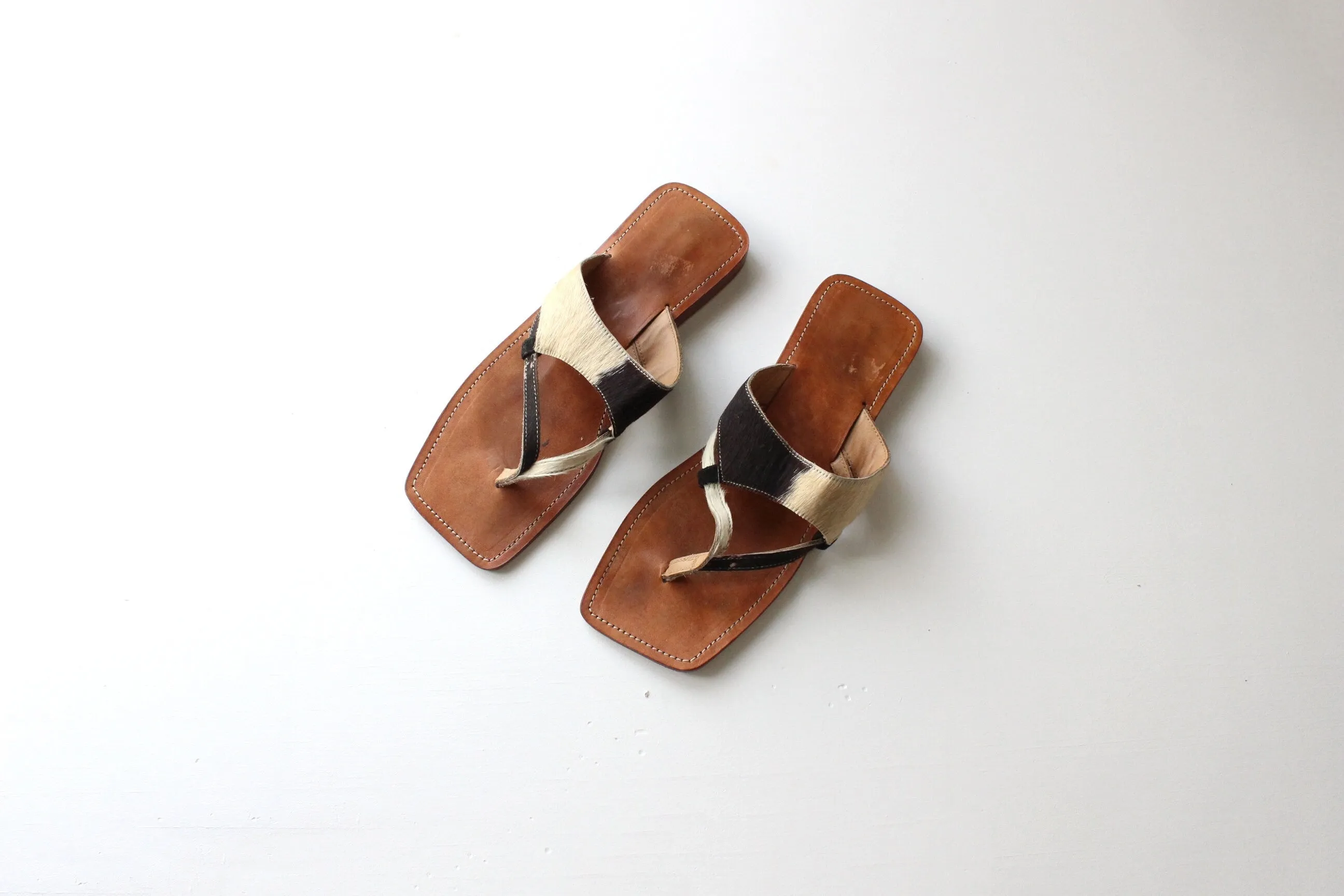 90s Cow Hide Leather Square Toe Sandals ~ Euro 39